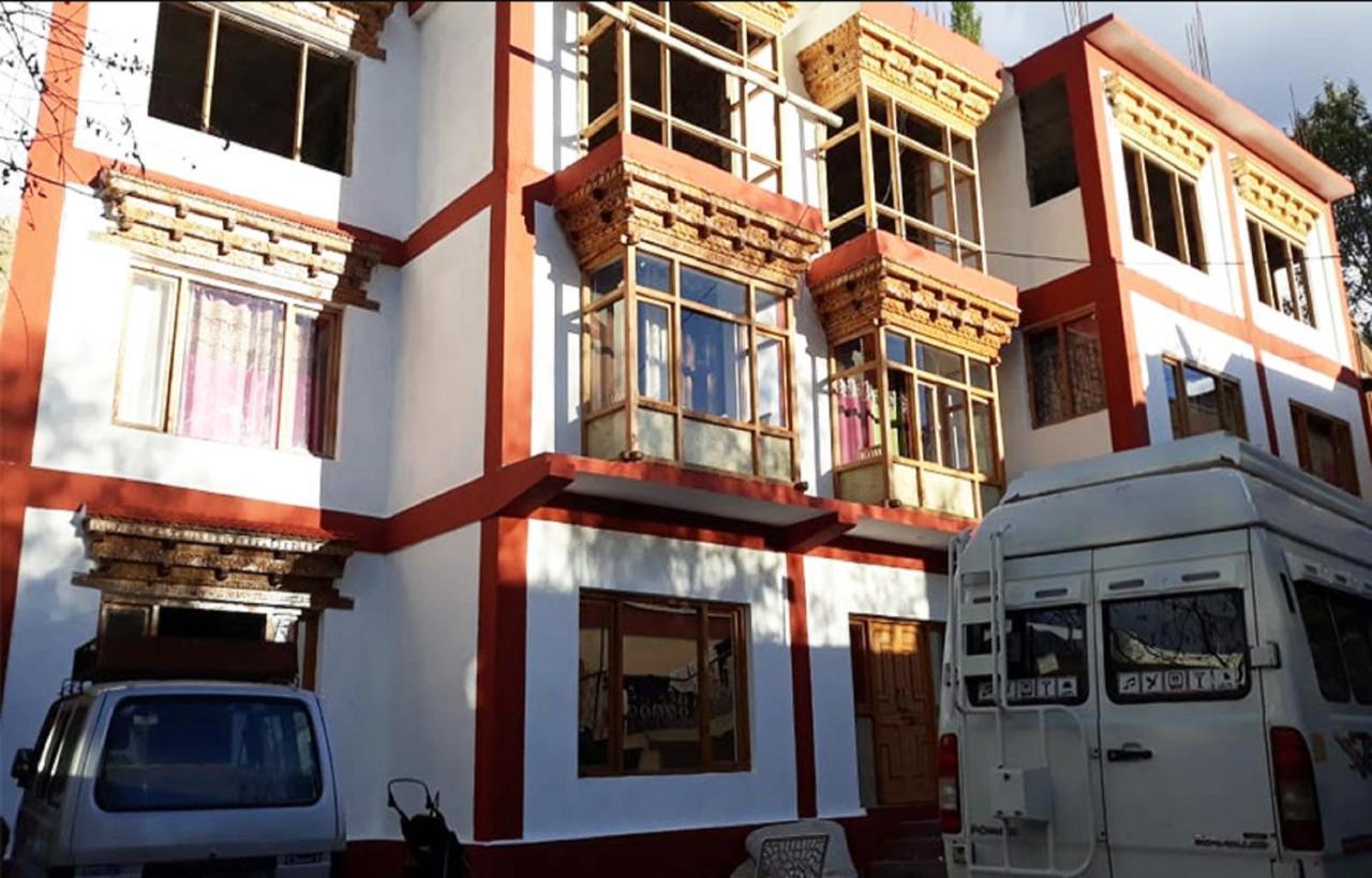 Hotel The White Yak Leh Exterior photo